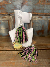 Load image into Gallery viewer, Pearl Tassel Chandelier