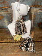 Load image into Gallery viewer, Pearl Tassel Chandelier