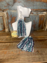 Load image into Gallery viewer, Pearl Tassel Chandelier