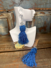 Load image into Gallery viewer, Pearl Tassel Chandelier