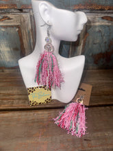 Load image into Gallery viewer, Pearl Tassel Chandelier