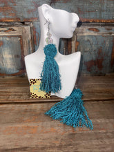 Load image into Gallery viewer, Pearl Tassel Chandelier
