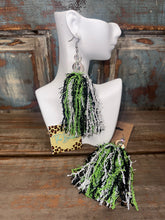Load image into Gallery viewer, Pearl Tassel Chandelier