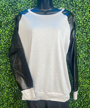 Load image into Gallery viewer, Majorette Raglan Top
