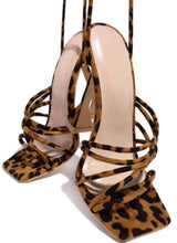 Load image into Gallery viewer, Fenix Pyramid Heel
